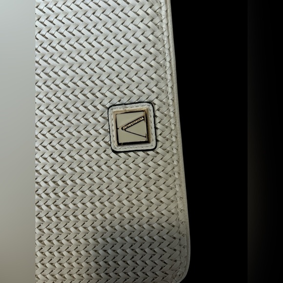 Victoria's Secret White Woven Zip-Around Wallet - Picture 2 of 8